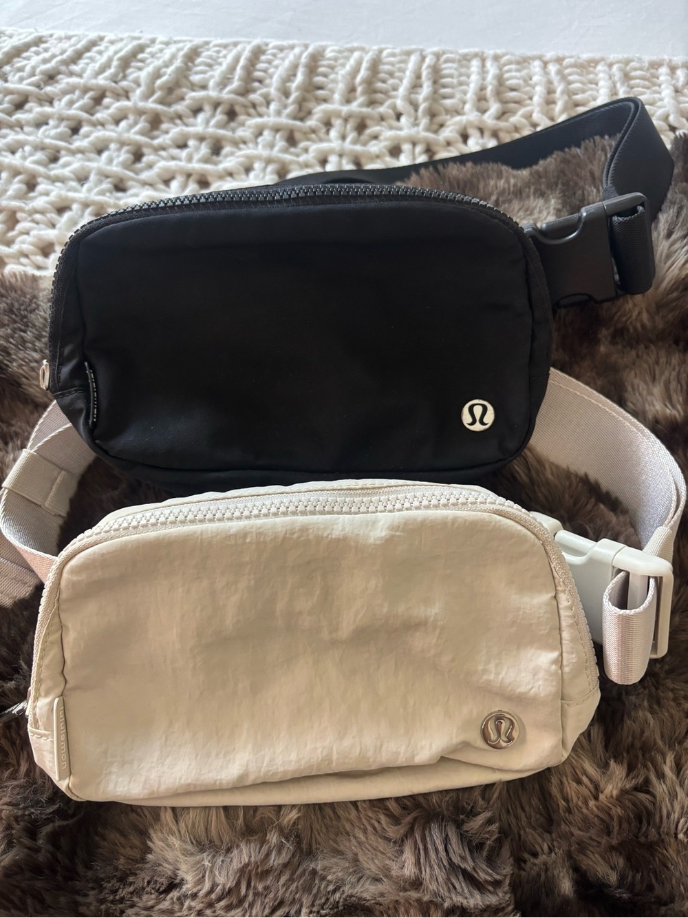 lululemon athletica Black and Cream Belt Bags - Dual Pack